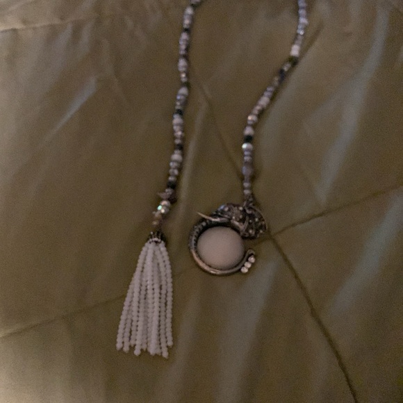 HANDMADE WOMANS BEADED NECKLACE - Picture 3 of 3